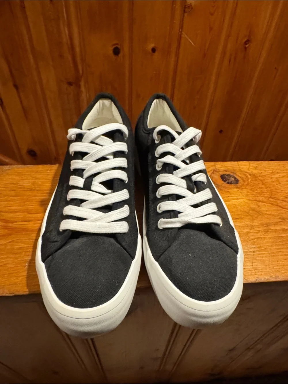 Women’s Black Canvas Low-Top Cushionaire Sneakers